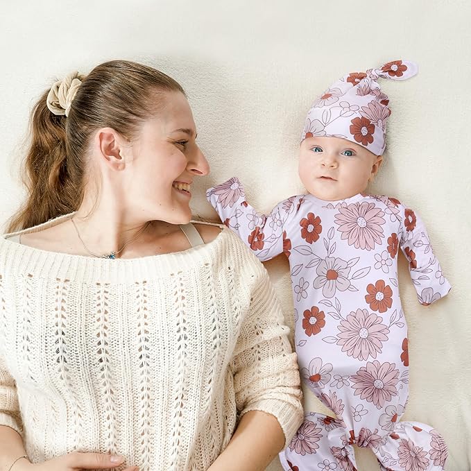 Newborn Baby Girl Gown 0-6 Months, Super Soft Newborn Sleepers Gown, Long Sleeve Infant Nightgown for Girls, Baby Girl Outfit Essential with Folding Gloves Hat Set Daisy